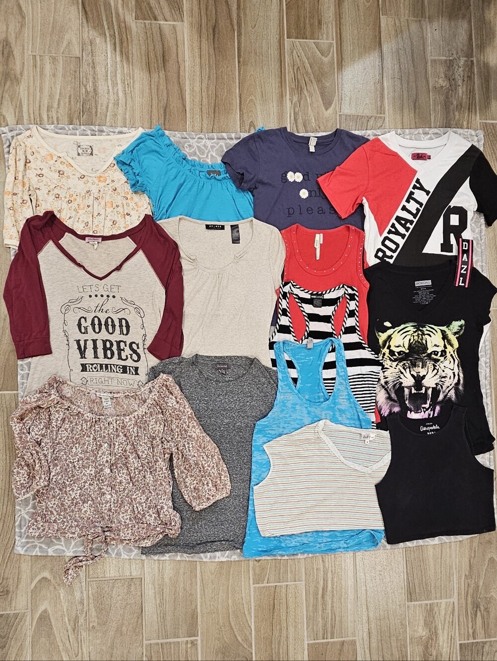 Bundle of 14 Tops Size Medium